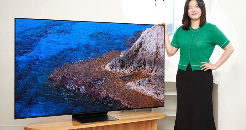 نسل جدید OLED‌های سامسونگ؛ تلویزیونی که خود را با نور محیط تطبیق می‌دهد
